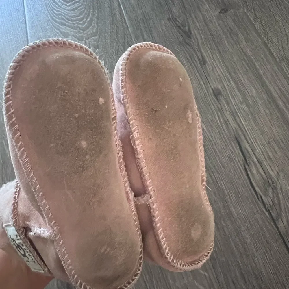 UGG Unisex-Baby Erin Boot size Large infant 18-24 m